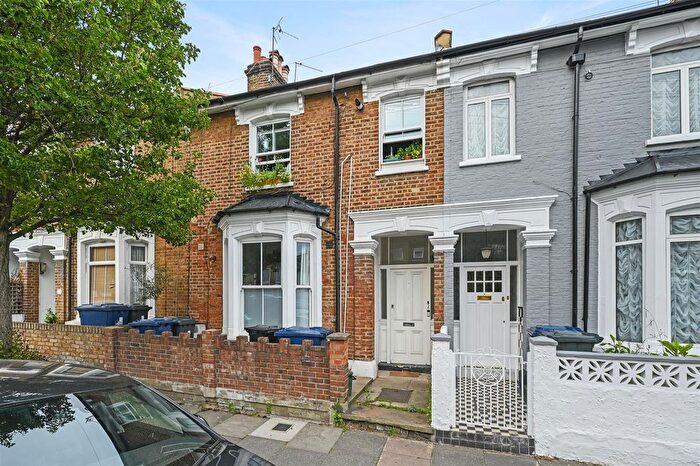 2 Bedroom Flat To Rent In Milton Road, Poets Corner, Acton, London, W3