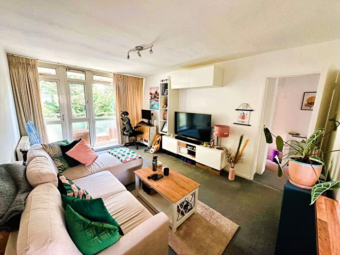 1 Bedroom Flat To Rent In Winterfold Close, Southfields, London, SW19