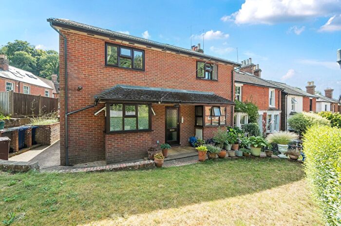 1 Bedroom Flat For Sale In Godalming, Surrey, GU7