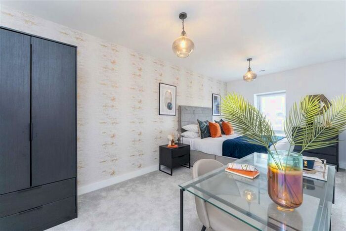 2 Bedroom Flat To Rent In Dominion Road, Southall, Middlesex, UB2