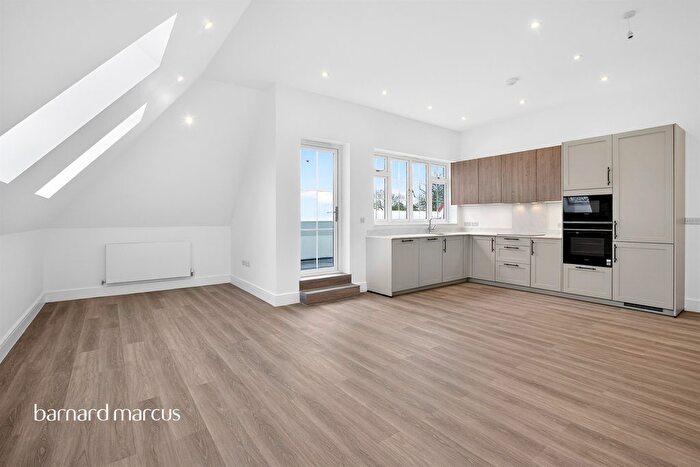 2 Bedroom Flat For Sale In Chase Side, London, N14