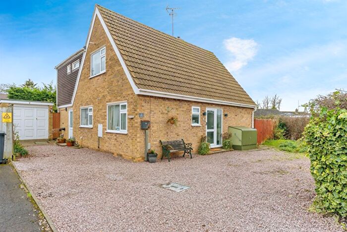 3 Bedroom Detached House For Sale In Drapers Close, Warmington, Peterborough, PE8