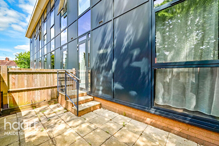 1 Bedroom Apartment For Sale In Clivemont Road, Maidenhead, SL6