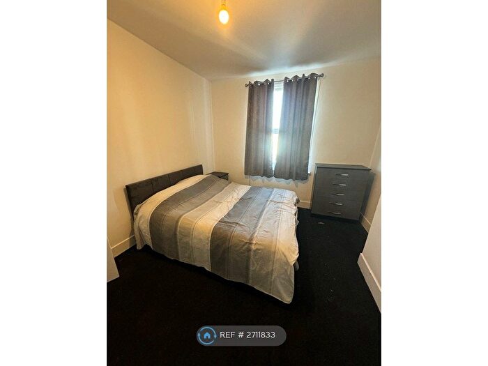 2 Bedroom Flat To Rent In Fairfax Drive, Westcliff-On-Sea, SS0