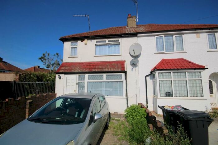 3 Bedroom End Of Terrace House To Rent In Sharon Road, Enfield, EN3