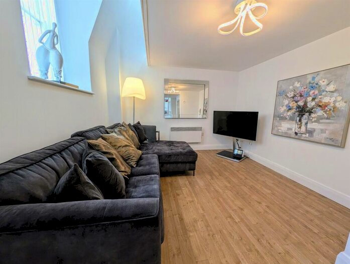 2 Bedroom Apartment To Rent In Crosshall Street, Liverpool, L1