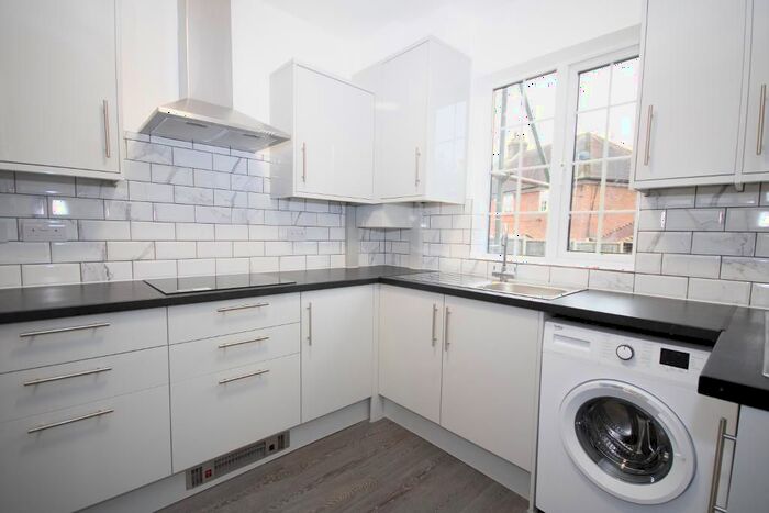 3 Bedroom Semi-Detached House To Rent In Fairview Way, Edgware, Middlesex, HA8