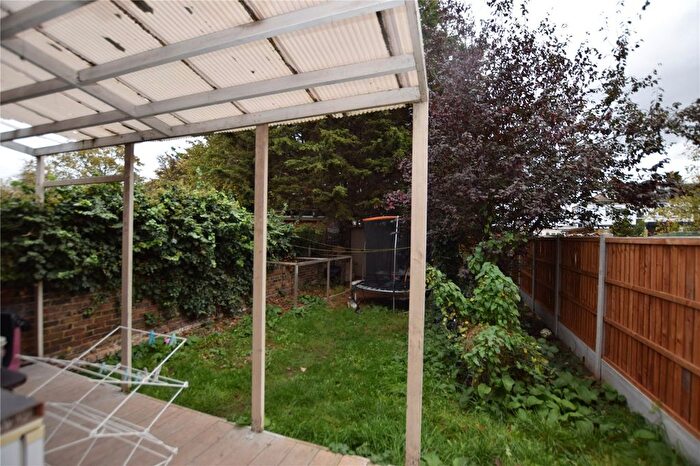 Studio To Rent In Aldborough Road South, Ilford, IG3