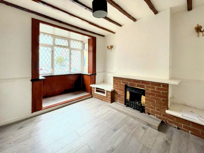 1 Bedroom Flat To Rent In Crombey Street, Swindon, SN1