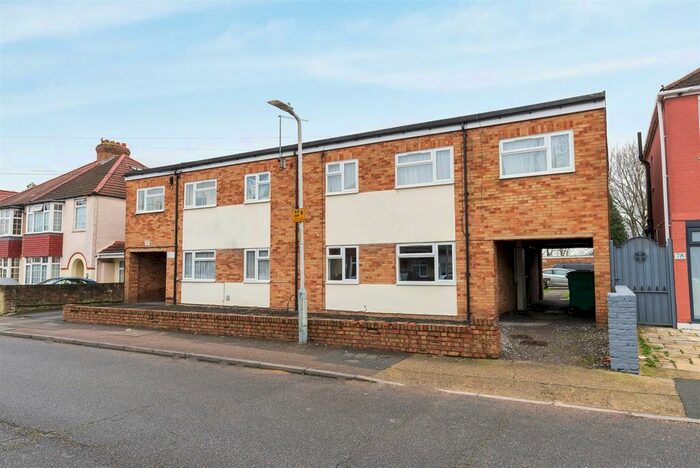 1 Bedroom Flat To Rent In Cromwell Road, Hayes, UB3