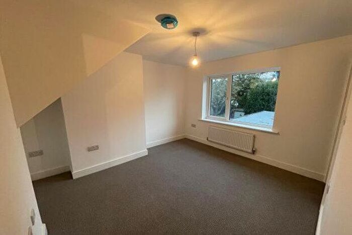 4 Bedroom Semi-Detached House To Rent In Henry Road, Nottingham, NG9
