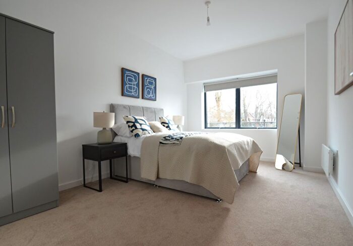 1 Bedroom Flat To Rent In The Causeway, Staines, TW18