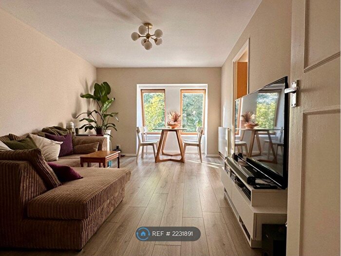 2 Bedroom Flat To Rent In Wimbledon, London, SW19