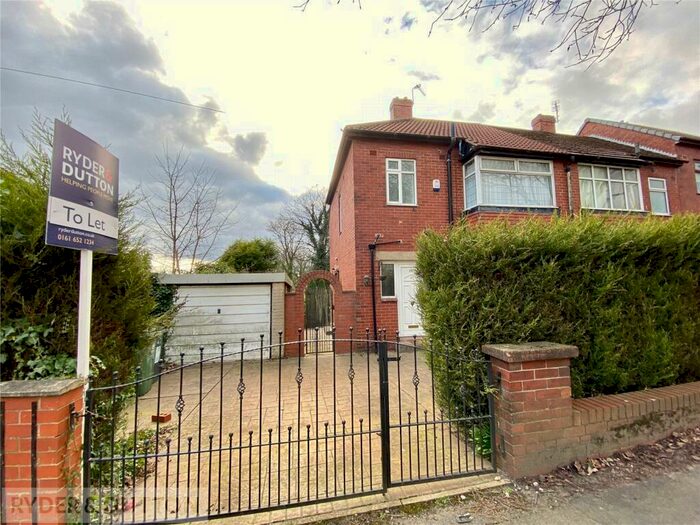 3 Bedroom Town House To Rent In Harrow Avenue, Coppice, Oldham, OL8