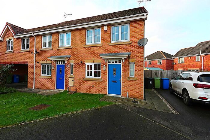 2 Bedroom Town House To Rent In Langford Croft, Chesterfield, S40