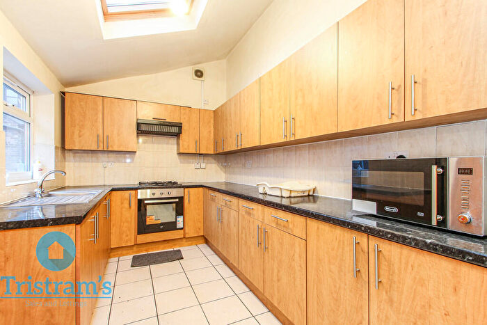 5 Bedroom Semi Detached House To Rent In Bute Avenue, Lenton, NG7