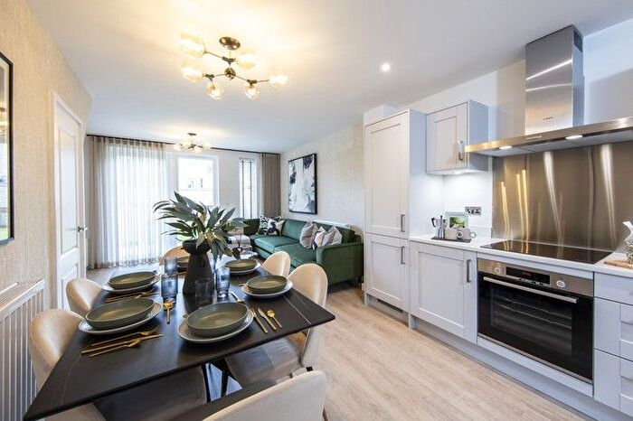 3 Bedroom Flat For Sale In Albert Road, East Barnet, Barnet, EN4