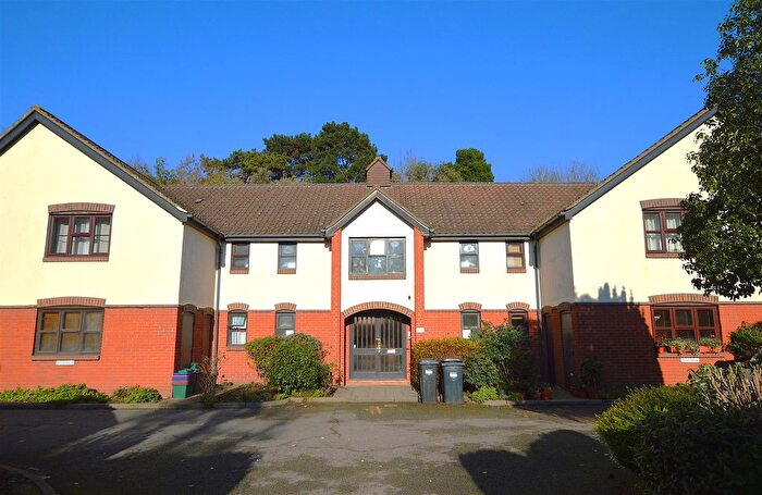 1 Bedroom Flat For Sale In Beaumont Place, Isleworth, TW7