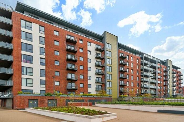 3 Bedroom Flat To Rent In Denyer Walk, Southampton, SO19