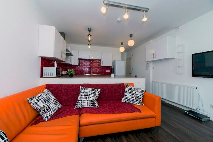 6 Bedroom Terraced House To Rent In Fleeson Street, Rusholme, Manchester, M14