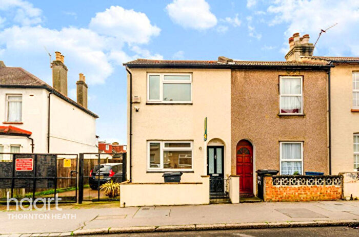 3 Bedroom Terraced House For Sale In Clifton Road, London, SE25
