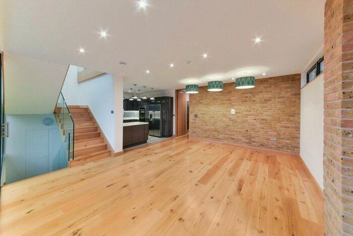 4 Bedroom Apartment To Rent In Silesia Buildings, London, E8