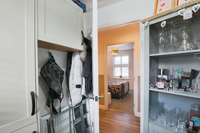 2 Bedroom Apartment For Sale In White Lias Way, Upper Lighthorne, Leamington Spa, CV33