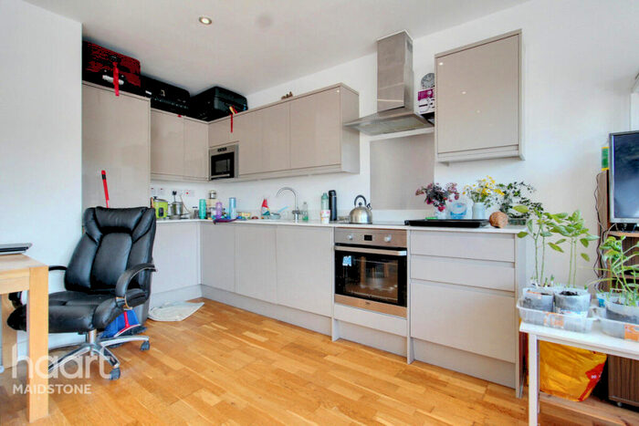 2 Bedroom Apartment For Sale In Fairmeadow, Maidstone, ME14