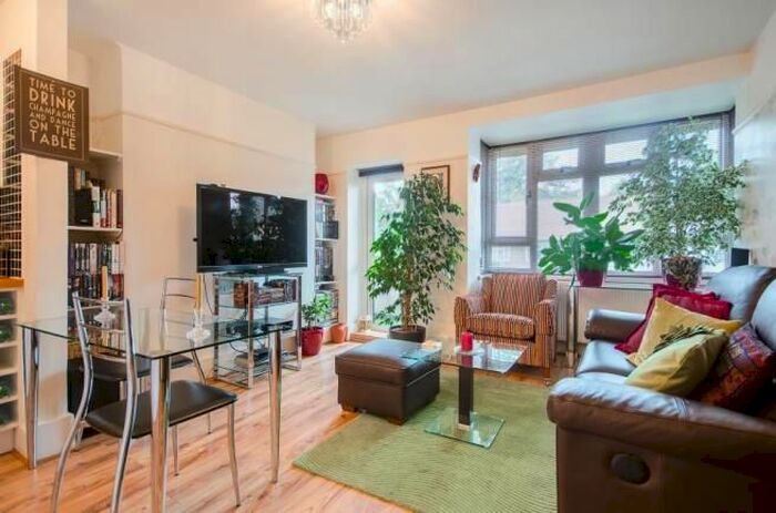 1 Bedroom Flat To Rent In Rodenhurst Road, Clapham South, SW4