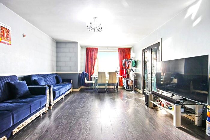 2 Bedroom Flat To Rent In Henley Road, Ilford, IG1