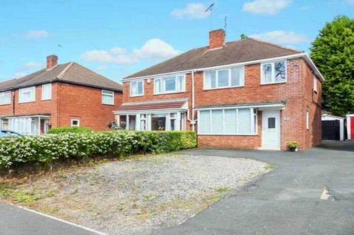 3 Bedroom Semi-Detached House To Rent In Hamstead Road, Great Barr, B43