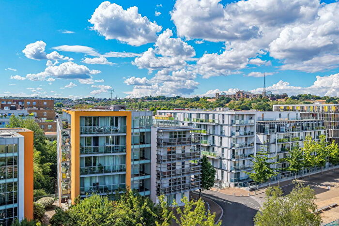 1 Bedroom Flat For Sale In Blake Apartments, New River Village, N8