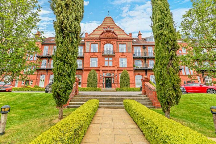 2 Bedroom Flat For Sale In Kingswood Park, Kingswood, Frodsham, WA6