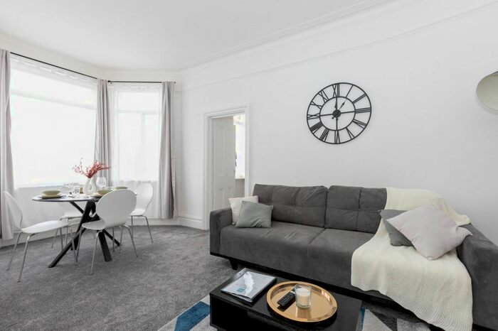 1 Bedroom Flat To Rent In Lndn-H - Hoveden Road, London, NW2