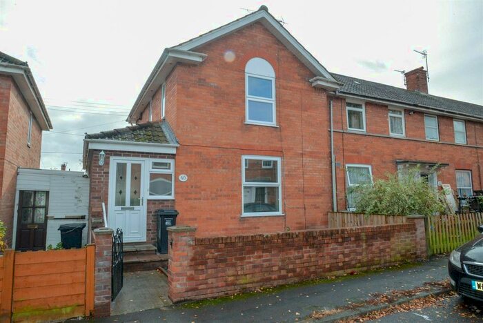 2 Bedroom End Of Terrace House To Rent In Berrydale Avenue, Bridgwater, TA6