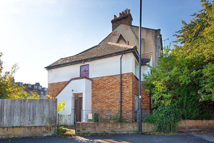 2 Bedroom Flat To Rent In Bromfelde Road, Clapham North, SW4