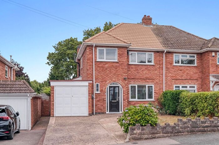 3 Bedroom Semi-Detached House For Sale In Lindridge Road, Shirley, B90