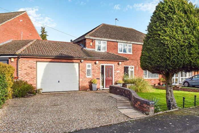 3 Bedroom Semi-Detached House To Rent In South Close, Kidlington, OX5