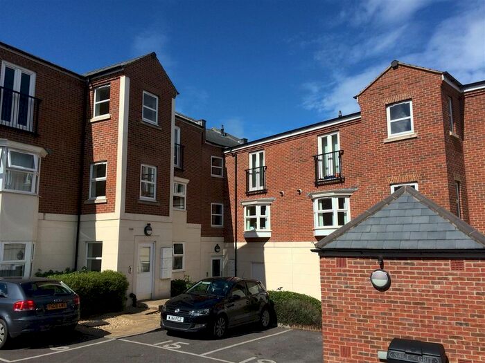 2 Bedroom Flat To Rent In East Reach, Taunton, TA1