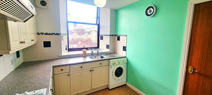 2 Bedroom Flat To Rent In Pleasance Court, Dundee, DD1