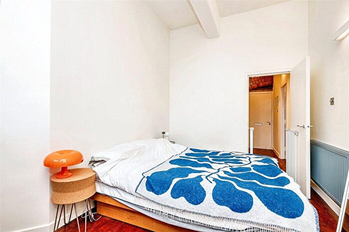 1 Bedroom Flat For Sale In Old School Lofts, Whingate, Leeds, LS12