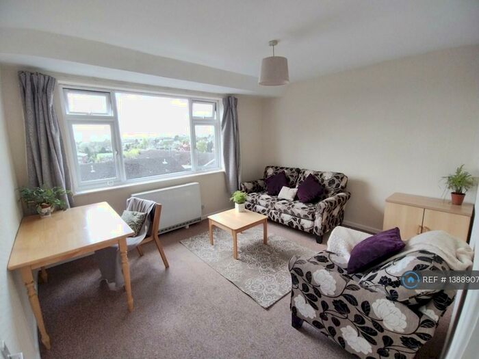 2 Bedroom Flat To Rent In Oakley House, Bromsgrove, B60