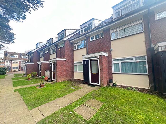 2 Bedroom Maisonette To Rent In Elm Hatch, Westfield Park, Pinner, HA5