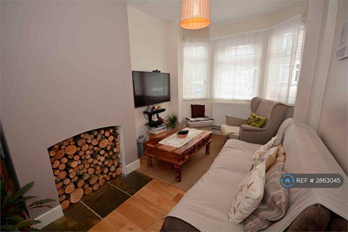 3 Bedroom Terraced House To Rent In Graham Road, Rugby, CV21