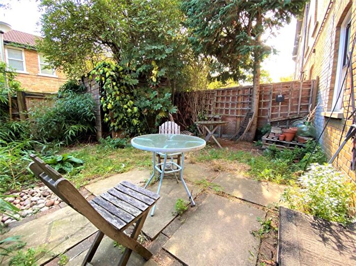 3 Bedroom Terraced House To Rent In Morton Road, Islington, Canonbury, London, N1