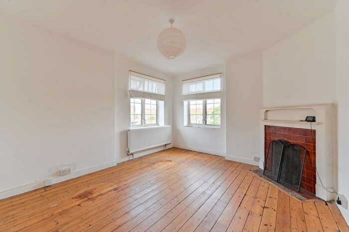 2 Bedroom Flat For Sale In Daryngton House, Nine Elms, London, SW8