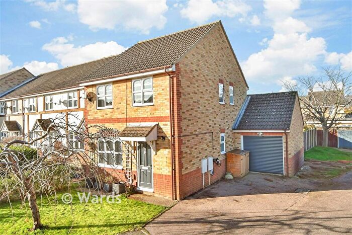 3 Bedroom End Of Terrace House For Sale In Academy Drive, Upper Gillingham, Darland, Kent, ME7