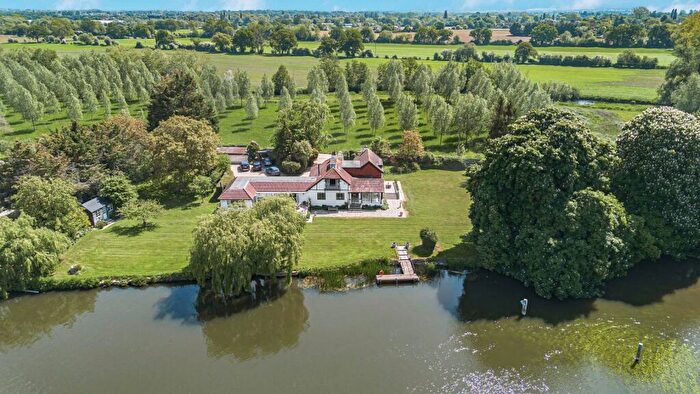 4 Bedroom Detached House For Sale In Thames Drive, Sonning On Thames, Charvil, RG10