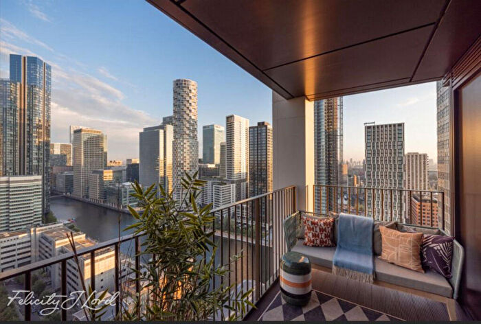 2 Bedroom Apartment For Sale In Landmark Square, London, E14