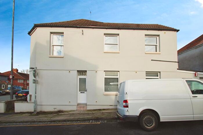 1 Bedroom Duplex To Rent In Luckwell Road -, BS3